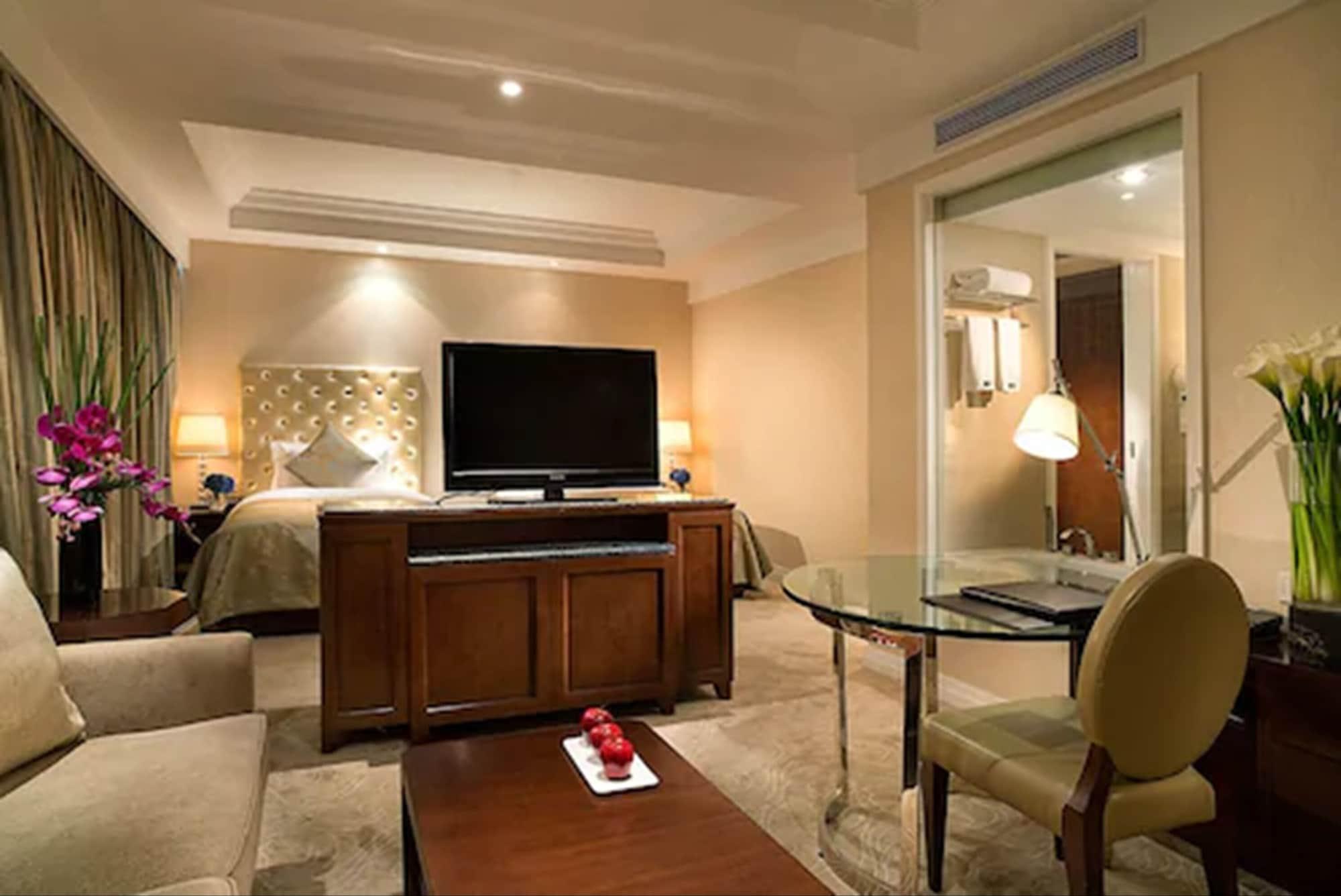 Wuhan Oriental Jianguo Hotel Exterior photo