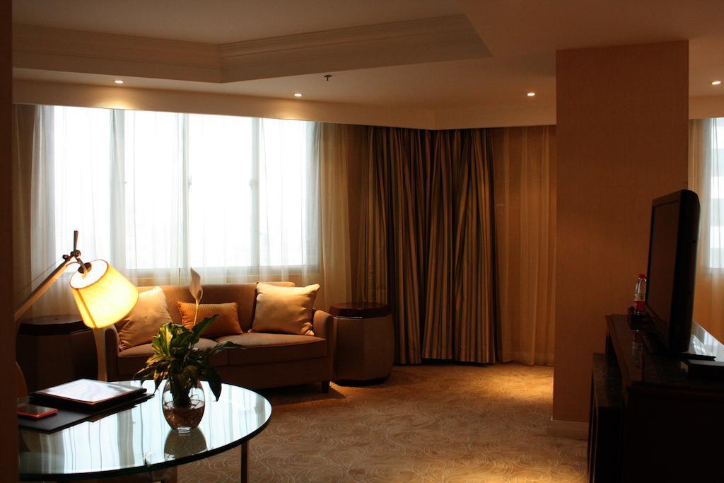 Wuhan Oriental Jianguo Hotel Exterior photo